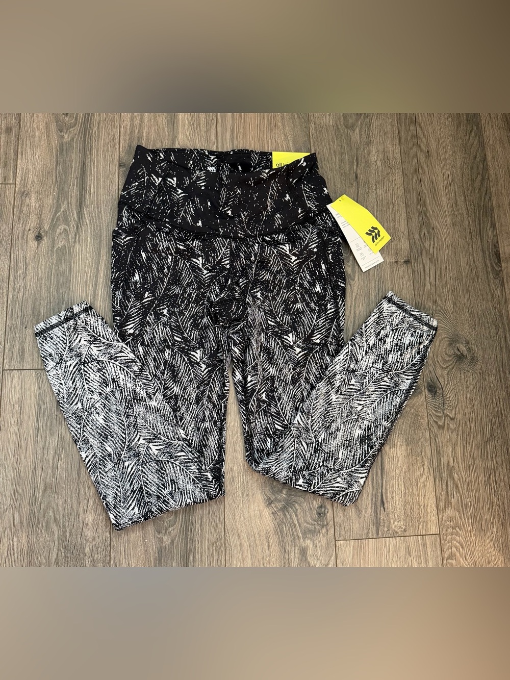 NWT All in Motion XS Premium High Rise 7/8 Leggings Black White